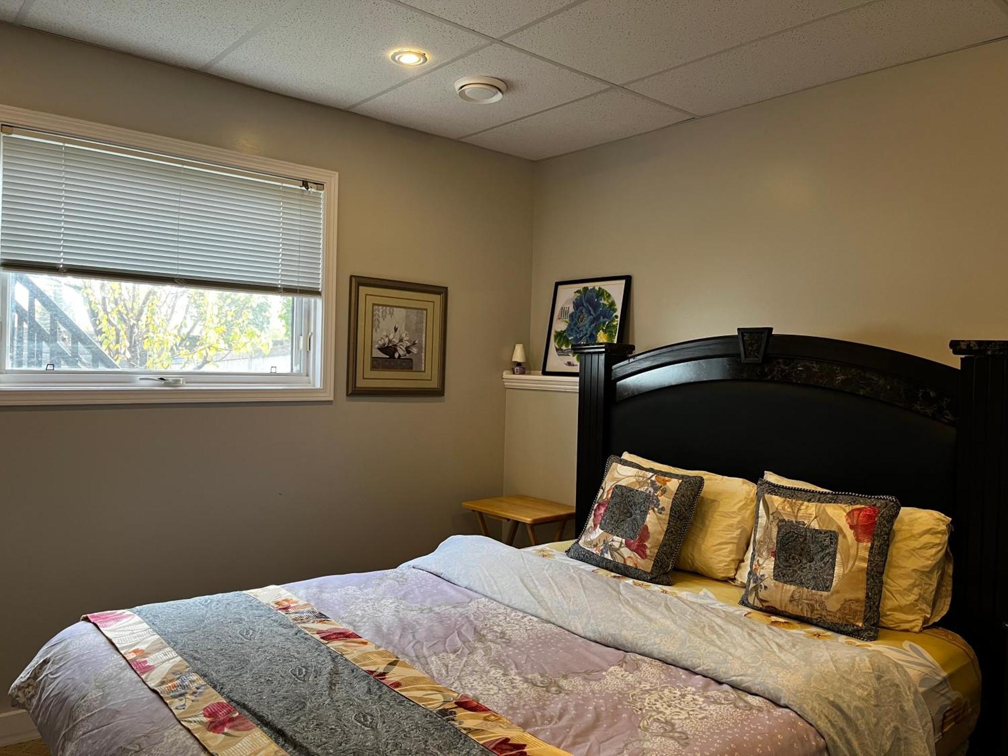 Citadel Cozy Quilt Private Bedroom YYC Esterno foto